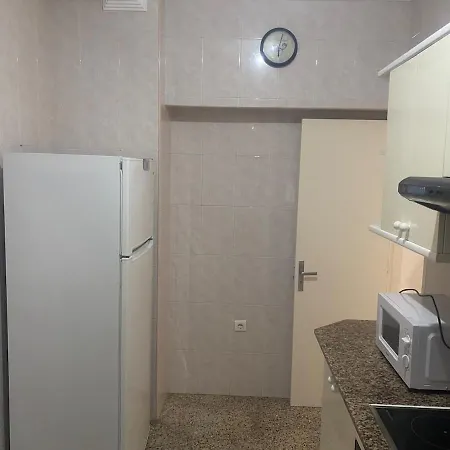 Comfortable And Conveniently Located House Apartment *