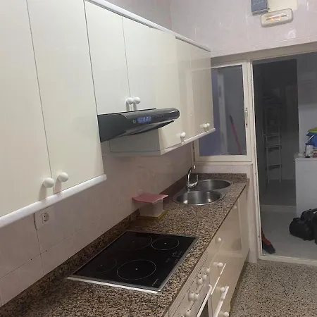 Comfortable And Conveniently Located House Apartment *